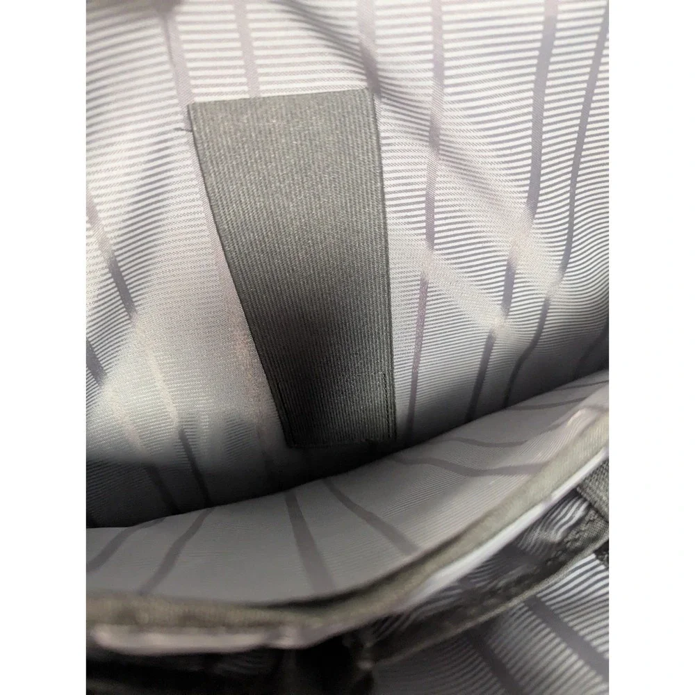 Kenneth Cole‎ Reaction Messenger Bag Gray Travel Shoulder Organizer Laptop Bag